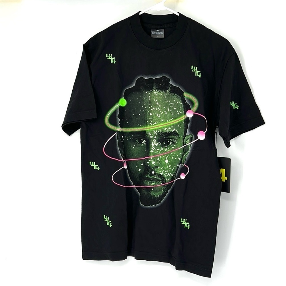 44 NWT men’s small graphic t shirt